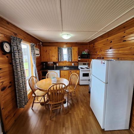 Cavendish Bosom Buddies Cottage Resort ภายนอก รูปภาพ